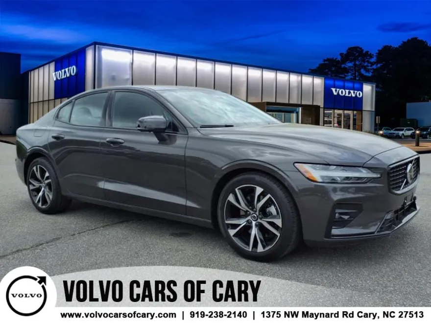 2025 Volvo S60 B5 Plus photo 1