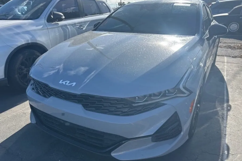 2023 Kia K5 GT-Line photo 1