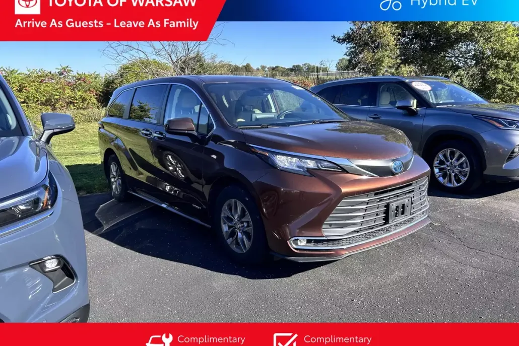 2021 Toyota Sienna XLE photo 1