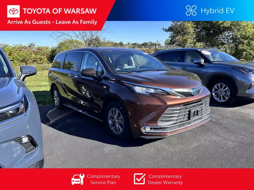 2021 Toyota Sienna XLE photo 1