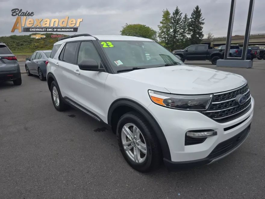 2023 Ford Explorer XLT photo 1