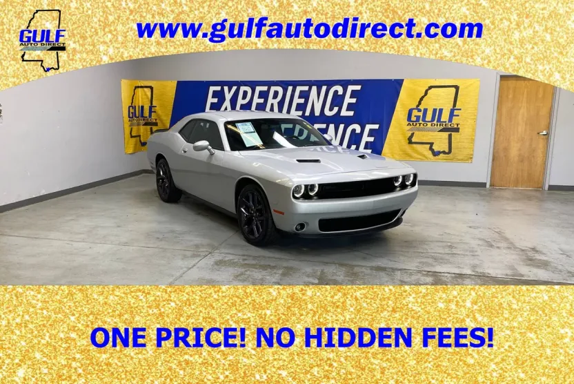 2023 Dodge Challenger SXT photo 1