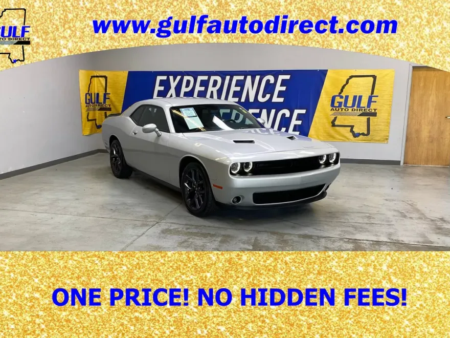 2023 Dodge Challenger SXT photo 1