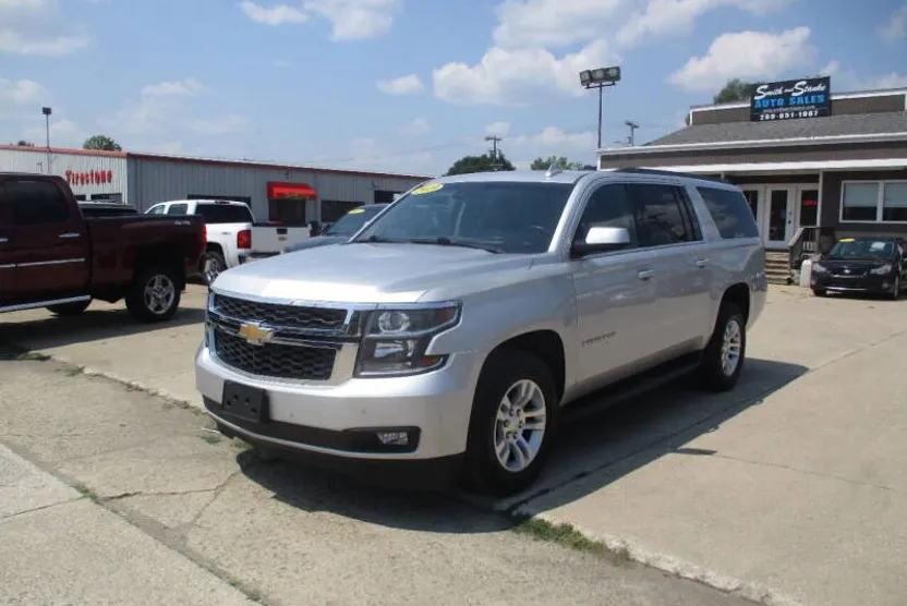 2019 Chevrolet Suburban LT photo 1
