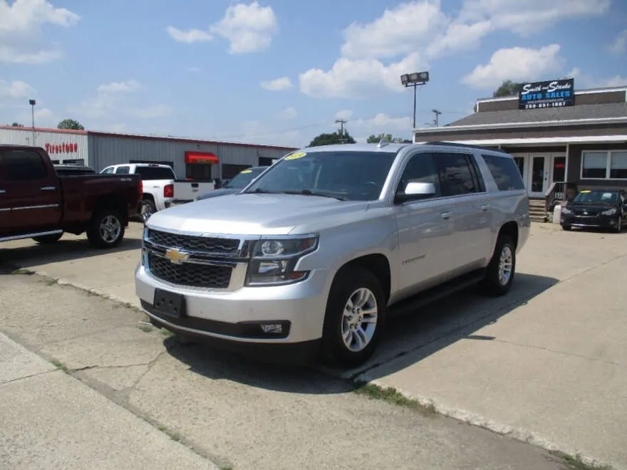 2019 Chevrolet Suburban LT photo 1