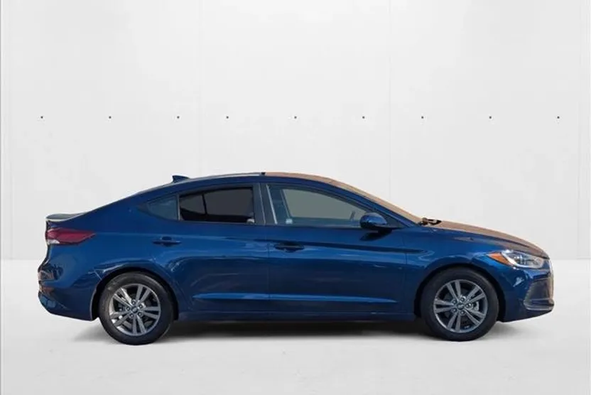 2018 Hyundai Elantra SEL photo 1