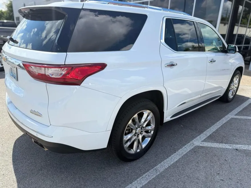 2018 Chevrolet Traverse High Country photo 1