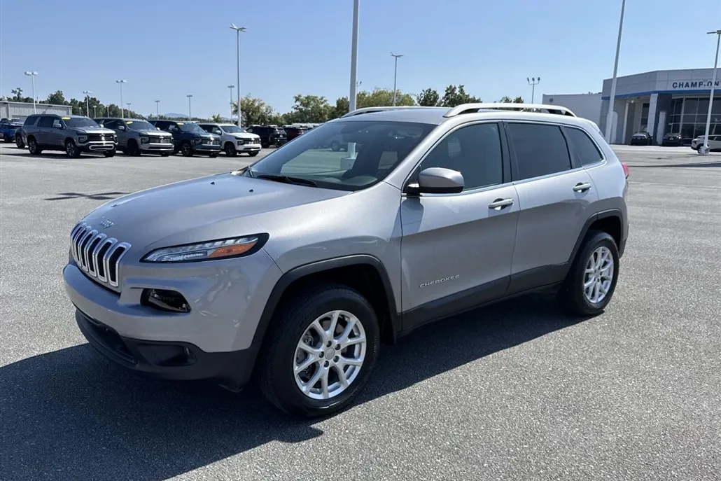 2016 Jeep Cherokee Latitude photo 1