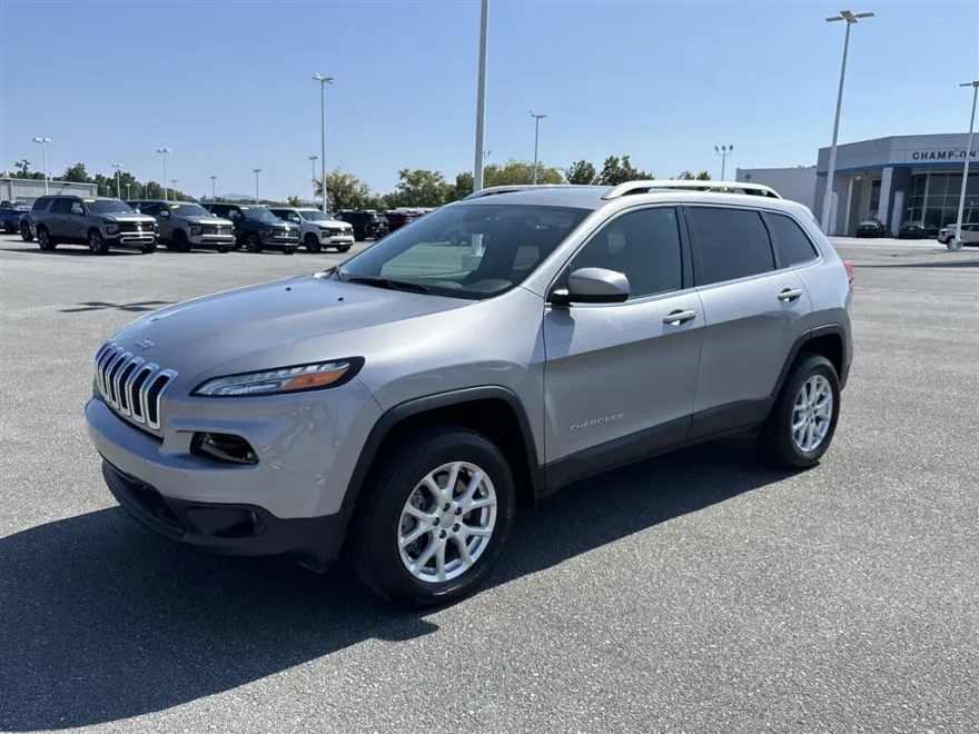 2016 Jeep Cherokee Latitude photo 1