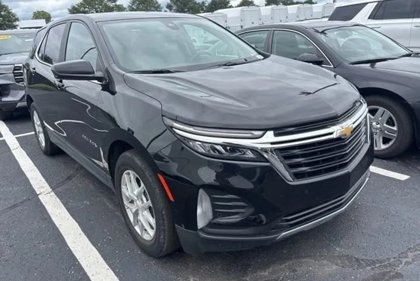 2022 Chevrolet Equinox LT photo 1