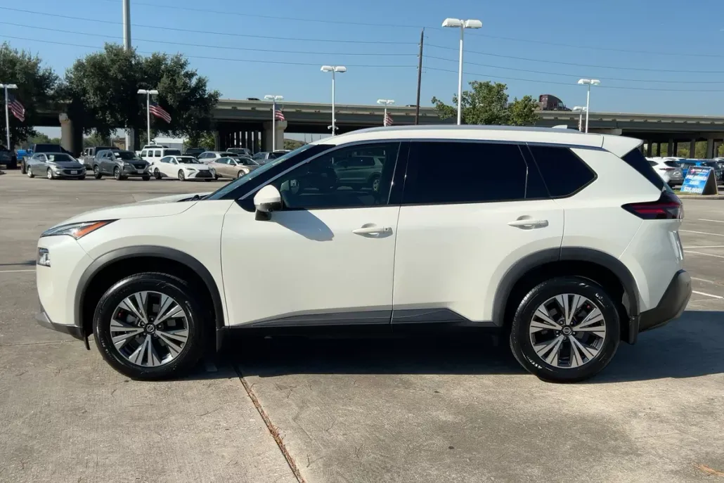 2021 Nissan Rogue SV photo 1