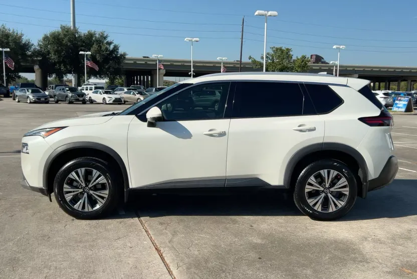 2021 Nissan Rogue SV photo 1