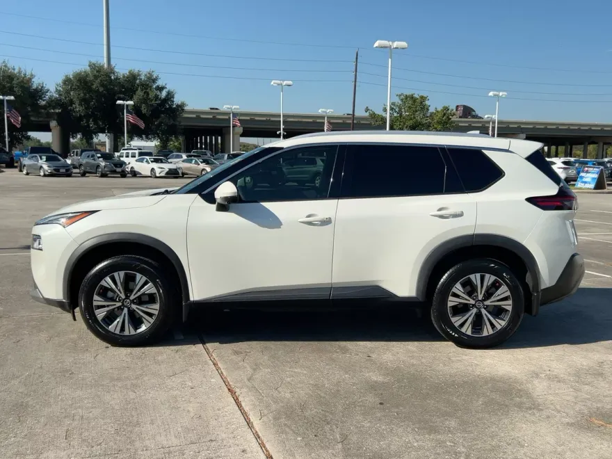 2021 Nissan Rogue SV photo 1