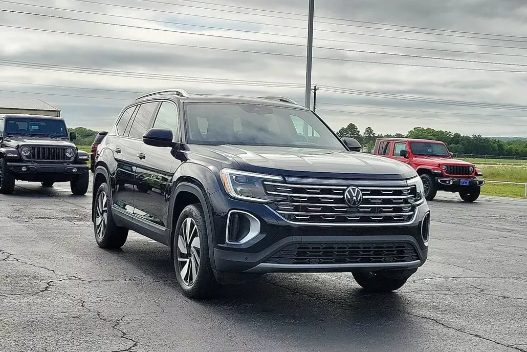 2024 Volkswagen Atlas SEL photo 1