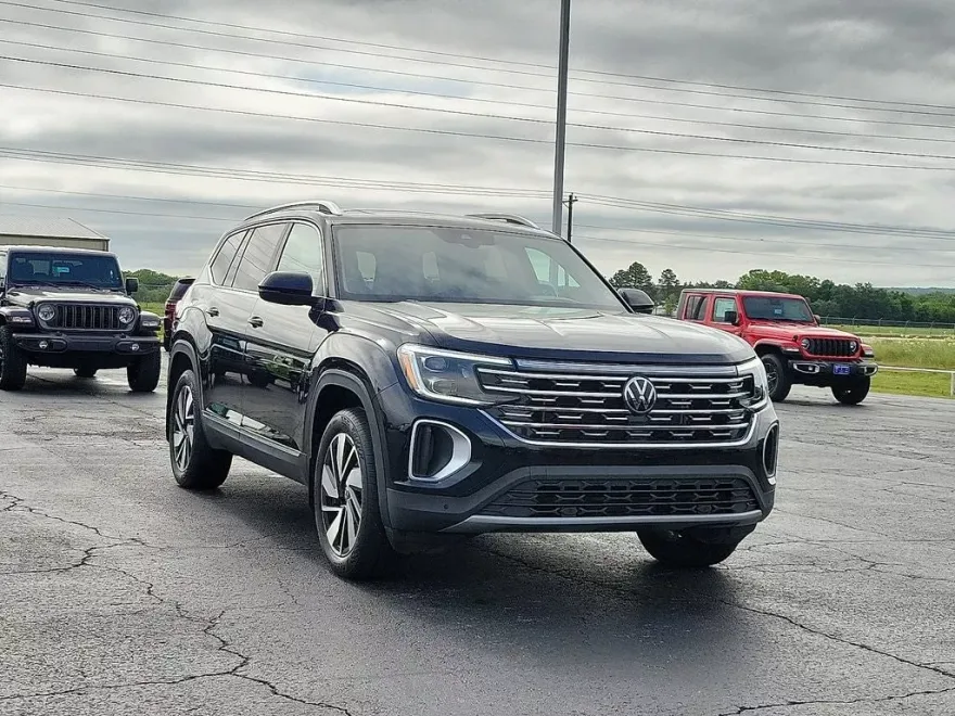 2024 Volkswagen Atlas SEL photo 1