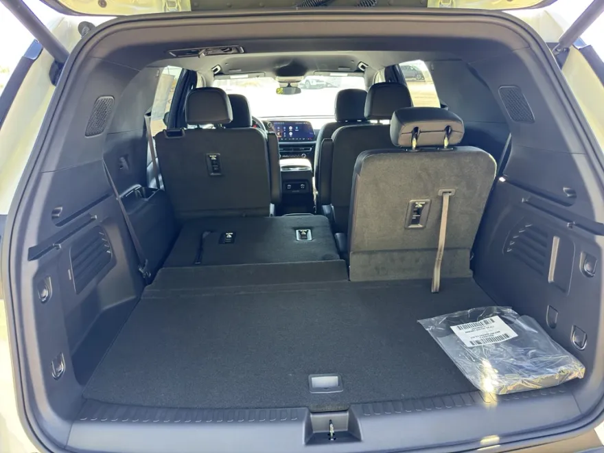 2026 Chevrolet Traverse photo 1