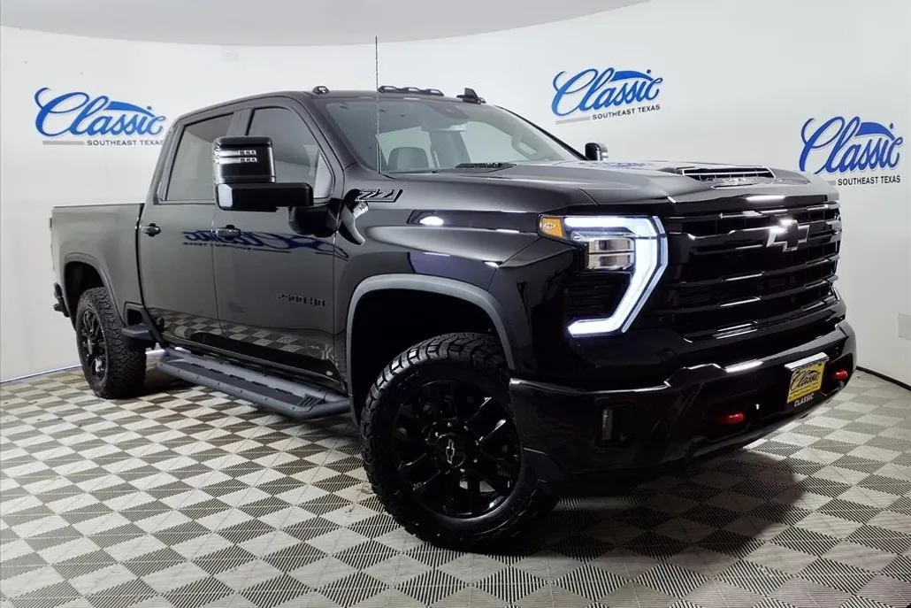 2025 Chevrolet Silverado 2500HD LT photo 1