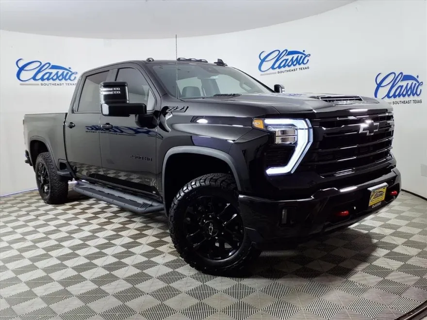 2025 Chevrolet Silverado 2500HD LT photo 1