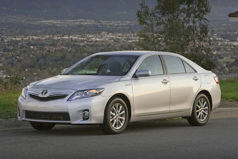 2011 Toyota Camry LE photo 1