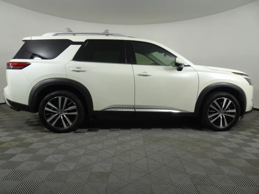 2023 Nissan Pathfinder Platinum photo 1