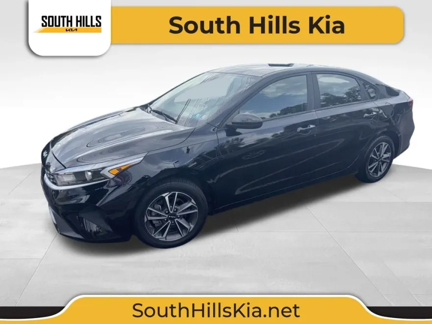 2023 Kia Forte LXS photo 1
