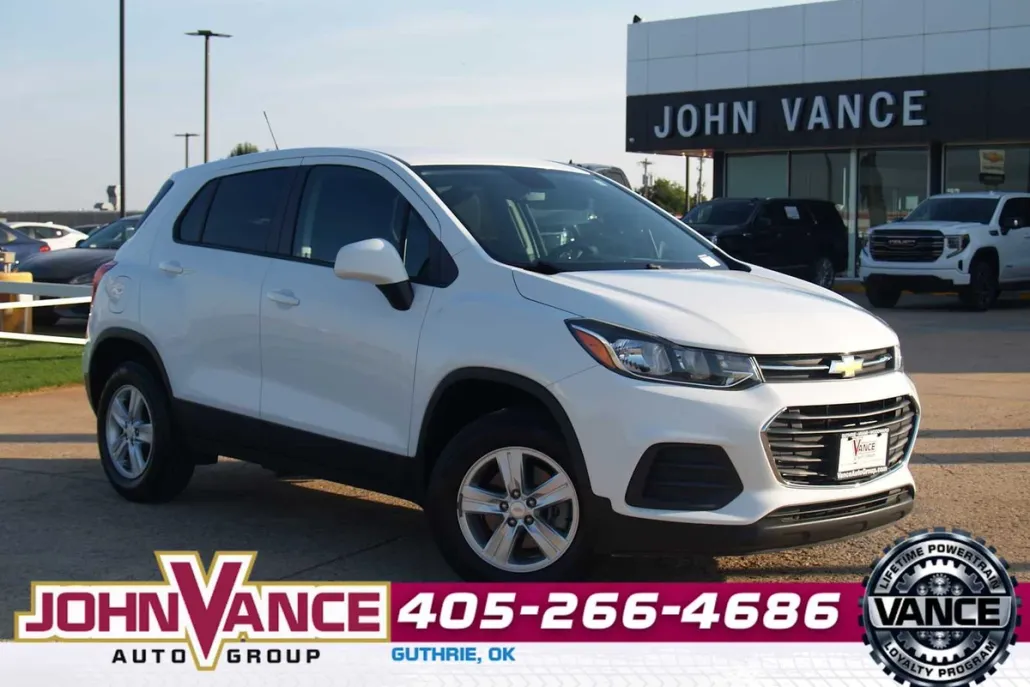 2022 Chevrolet Trax LS photo 1