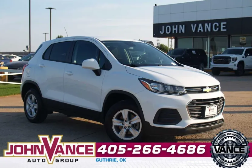 2022 Chevrolet Trax LS photo 1