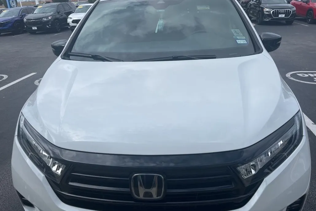 2023 Honda Odyssey Sport photo 1