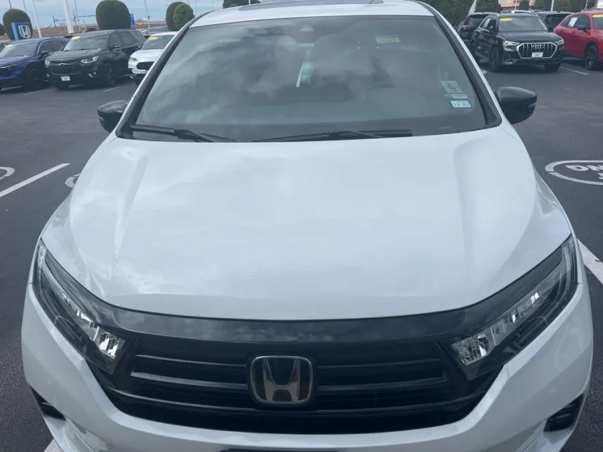 2023 Honda Odyssey Sport photo 1