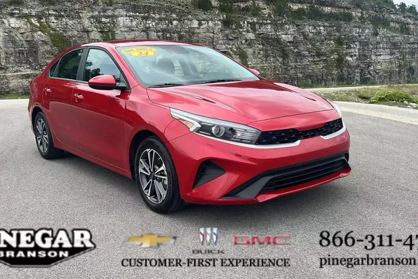 2024 Kia Forte LXS photo 1