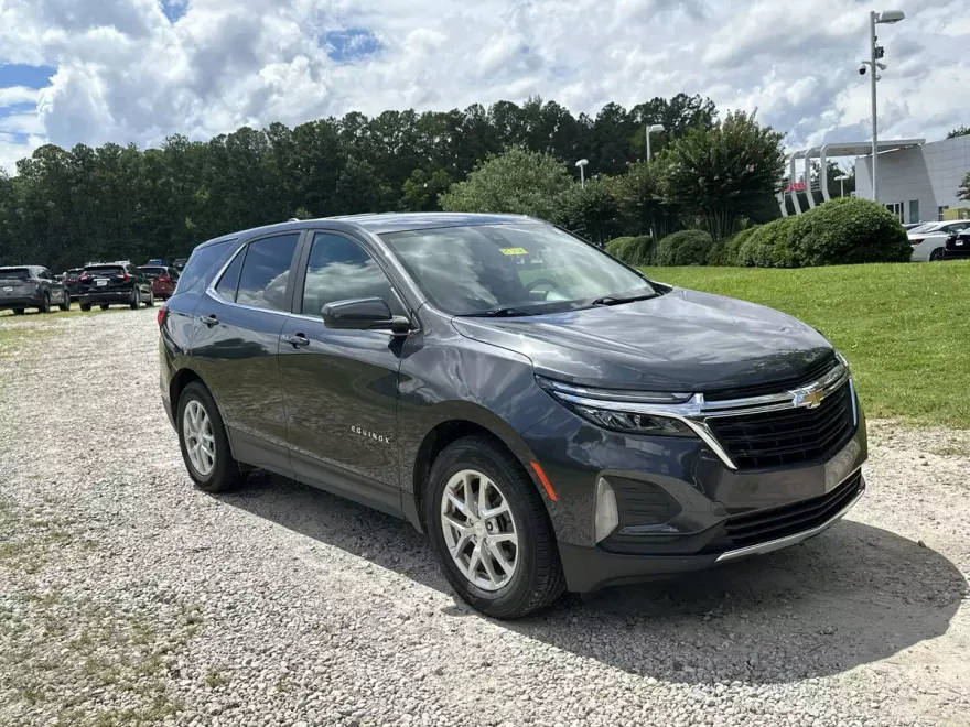 2023 Chevrolet Equinox LT photo 1