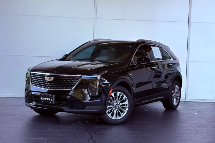 2025 Cadillac XT4 Premium Luxury photo 1