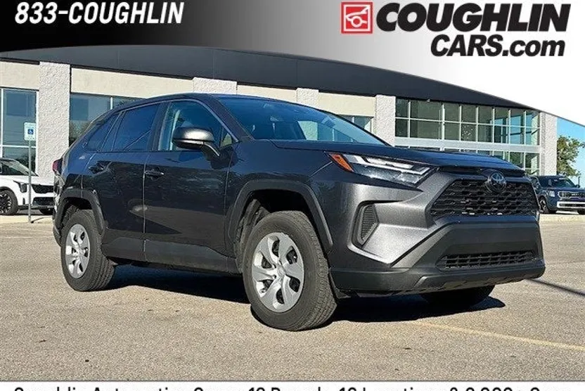 2023 Toyota RAV4 LE photo 1