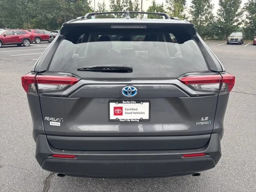 2021 Toyota RAV4 Hybrid LE photo 1