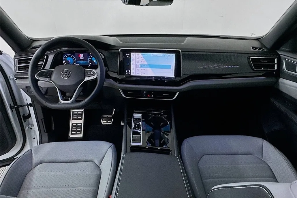 2026 Volkswagen Atlas Cross Sport SEL R-Line photo 1