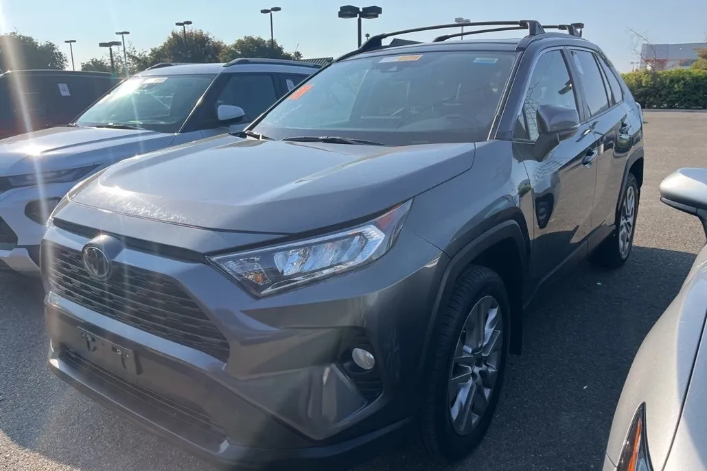 2021 Toyota RAV4 XLE Premium photo 1