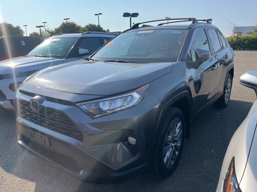 2021 Toyota RAV4 XLE Premium photo 1