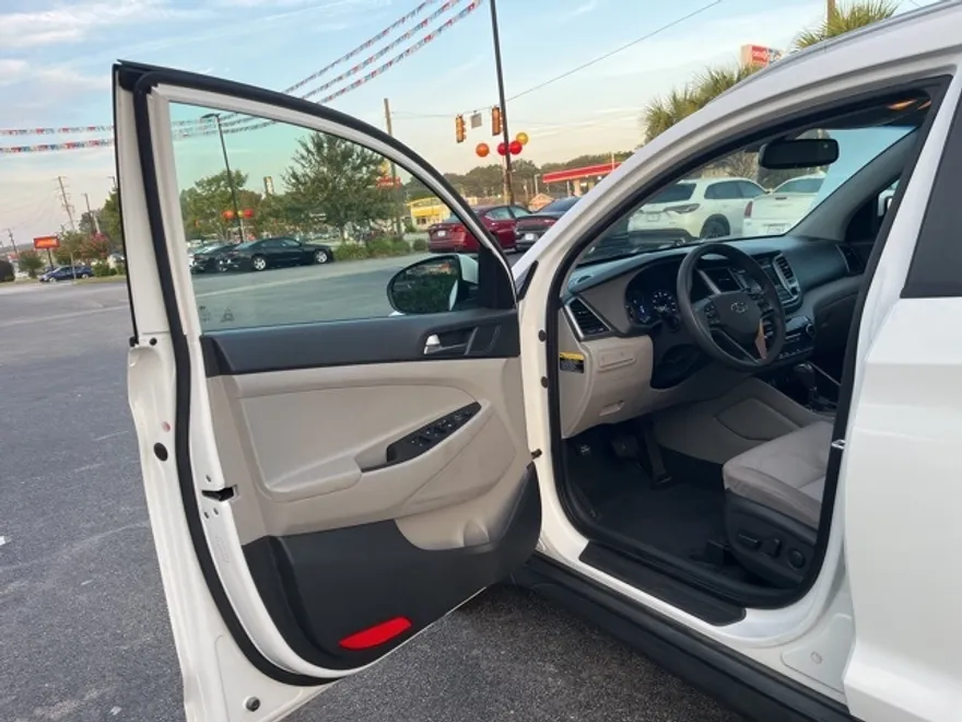 2016 Hyundai Tucson SE photo 1