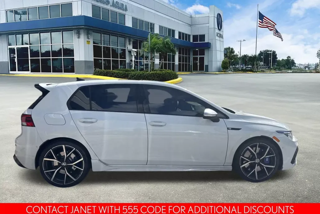 2024 Volkswagen Golf R photo 1