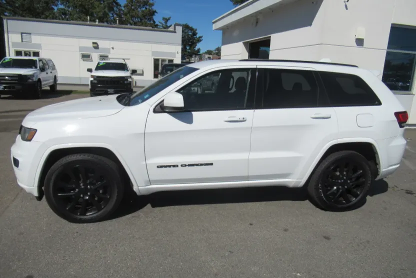 2018 Jeep Grand Cherokee Altitude photo 1