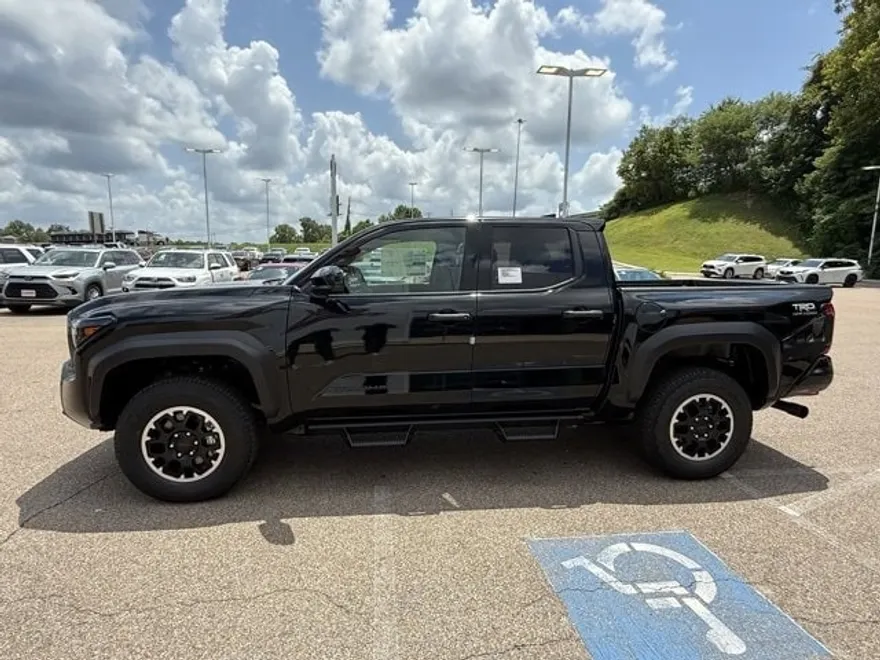 2025 Toyota Tacoma SR5 4x4 Double Cab photo 1