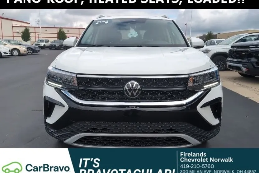 2024 Volkswagen Taos SE photo 1