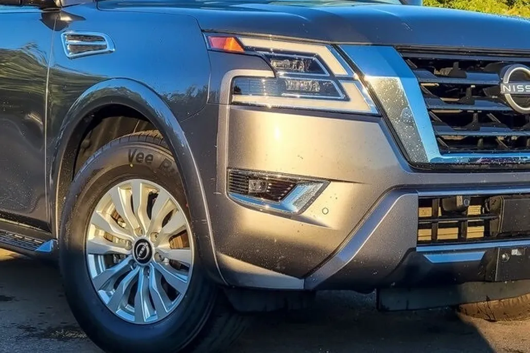 2023 Nissan Armada SV photo 1