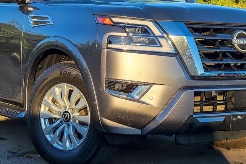 2023 Nissan Armada SV photo 1