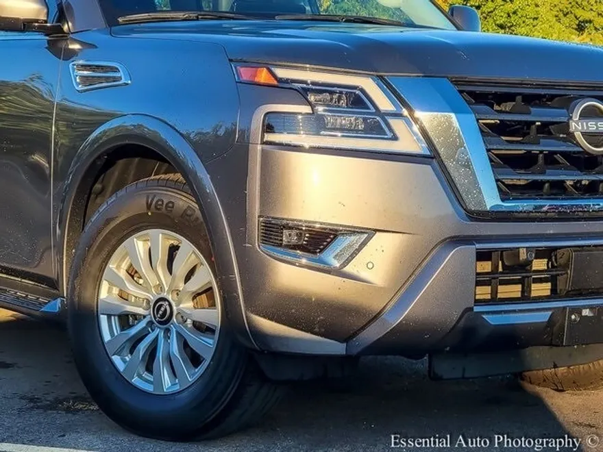 2023 Nissan Armada SV photo 1