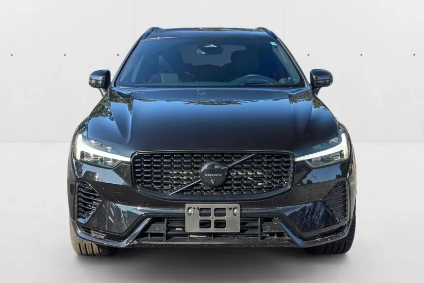 2024 Volvo XC60 Recharge Hybrid Ultimate Black Edition photo 1