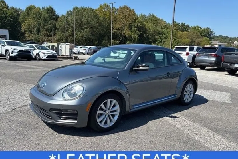 2017 Volkswagen Beetle 1.8T Classic photo 1
