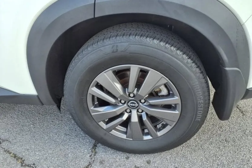 2022 Nissan Pathfinder SV photo 1