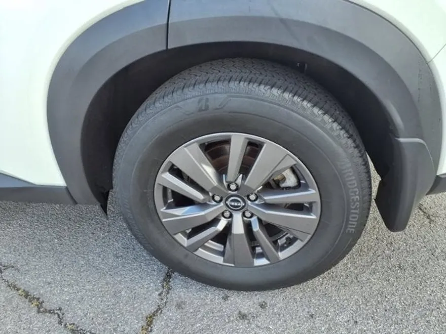 2022 Nissan Pathfinder SV photo 1