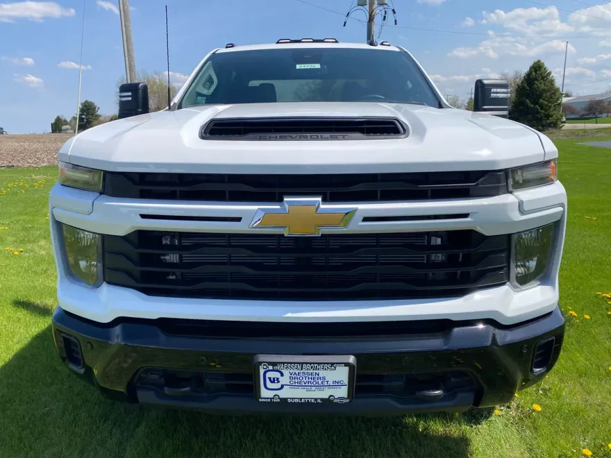 2025 Chevrolet Silverado 2500HD Custom photo 1